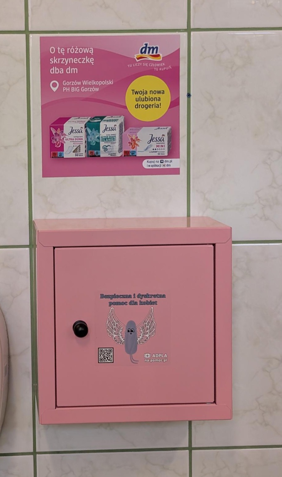 Read more about the article Różowa skrzynka w naszej szkole